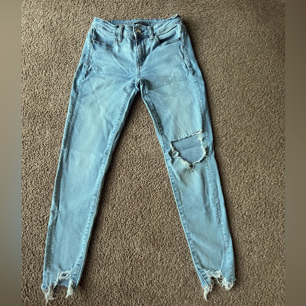 American Eagle. Distressed Light Blue Women's Jeans. Super Stretch. Size 2.
